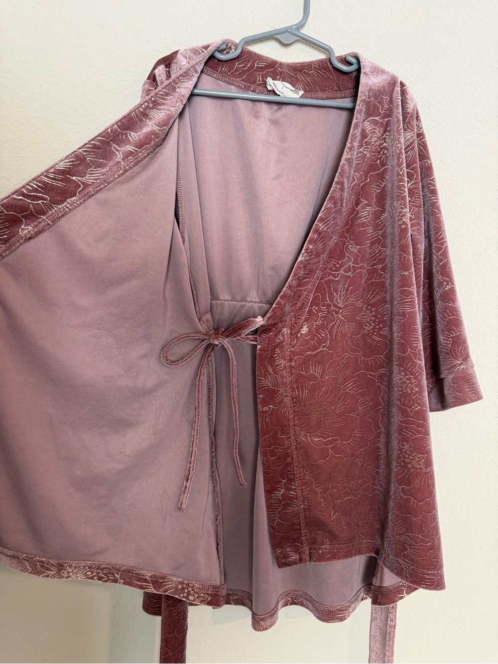 Joyfolie Mia Joy Dusty Rose Velvet Floral Wrap Robe - Picture 2 of 5